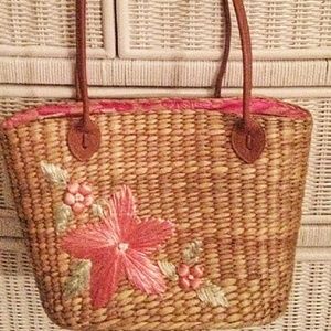 Lilly pulitzer straw bag w/ pink flower